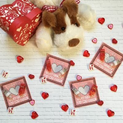 Valentine Day favors for using with a ring light. You can download the freebie in my teachers pay teachers store. 